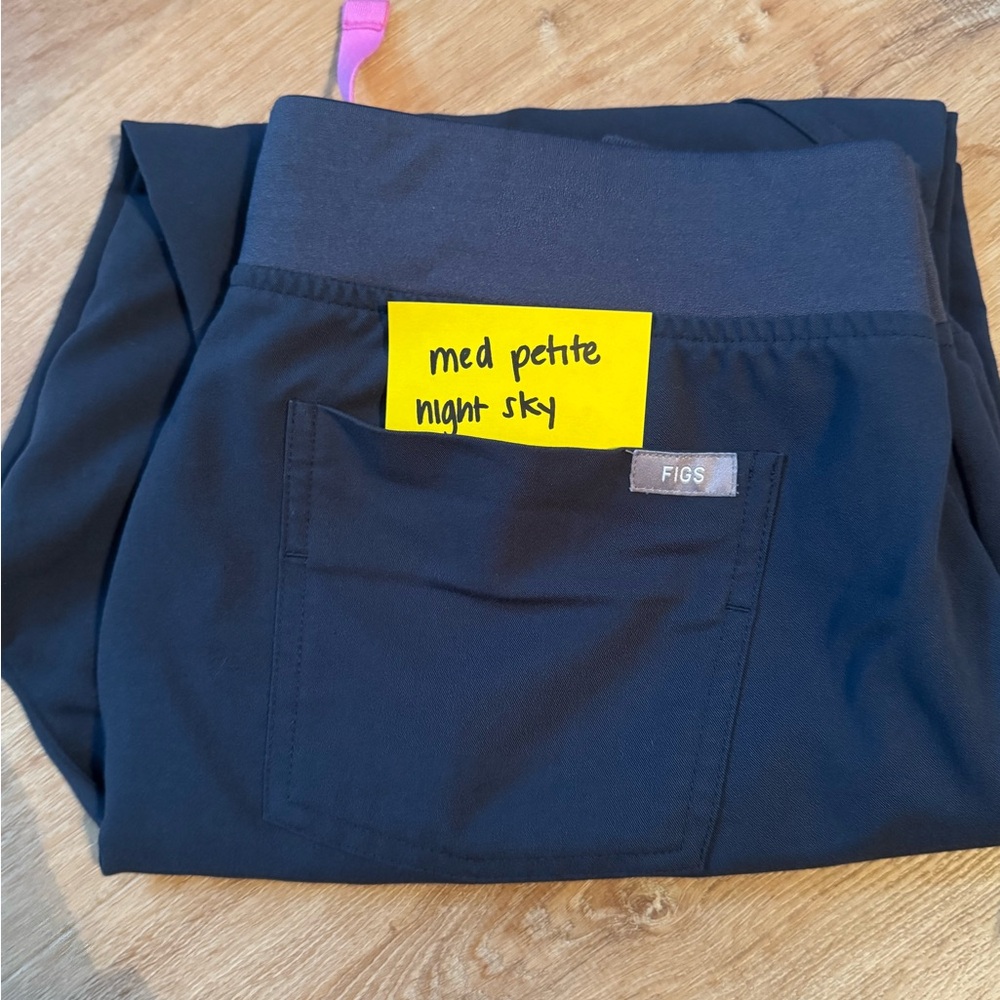 FIGS might sky Zamora Joggers